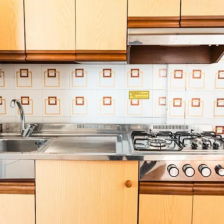 Comfy Flat Near The And Shops In Apartamento